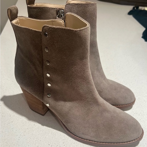 Nine West beige suede boots size 9 - Picture 3 of 10
